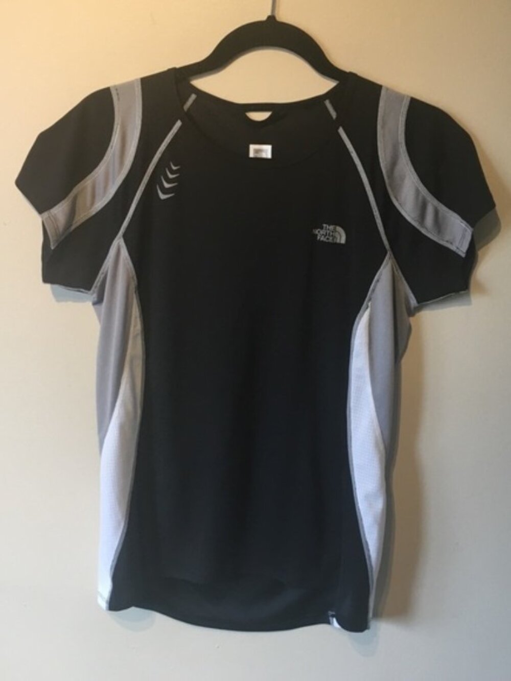 The northface womens size large vapour wick tee